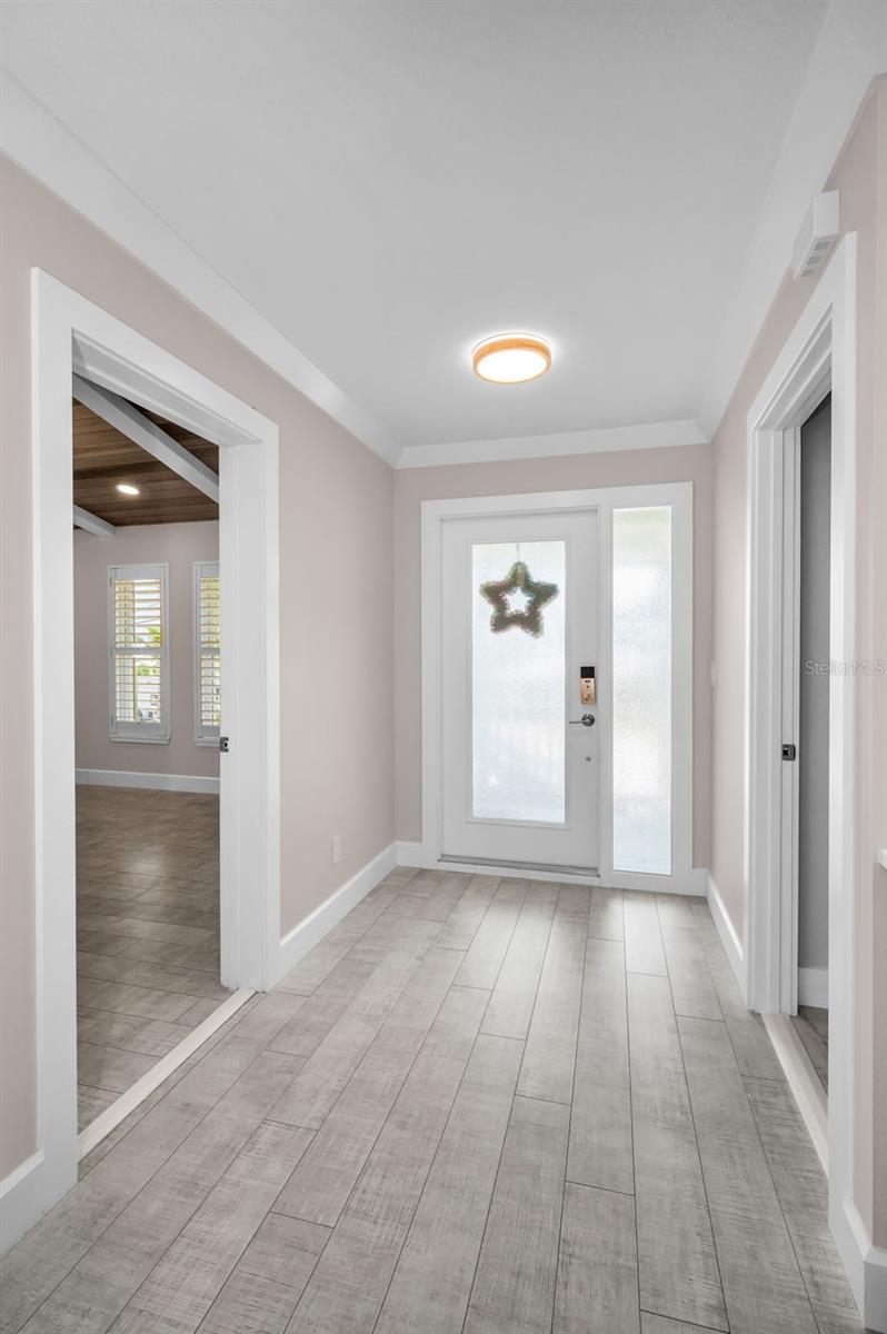 Listing photo id 19 for 804 Bay Point Drive