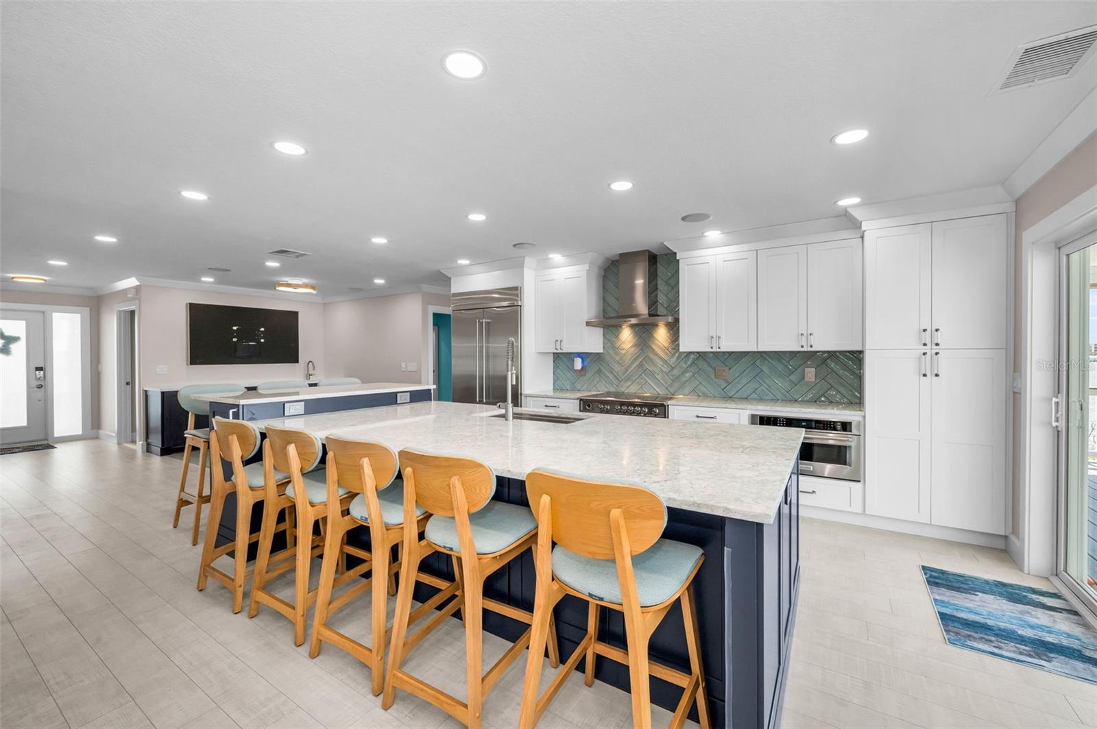Listing photo id 28 for 804 Bay Point Drive