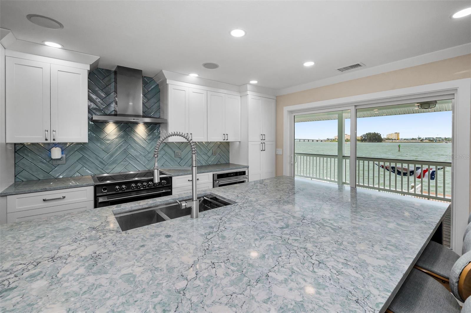 Listing photo id 30 for 804 Bay Point Drive