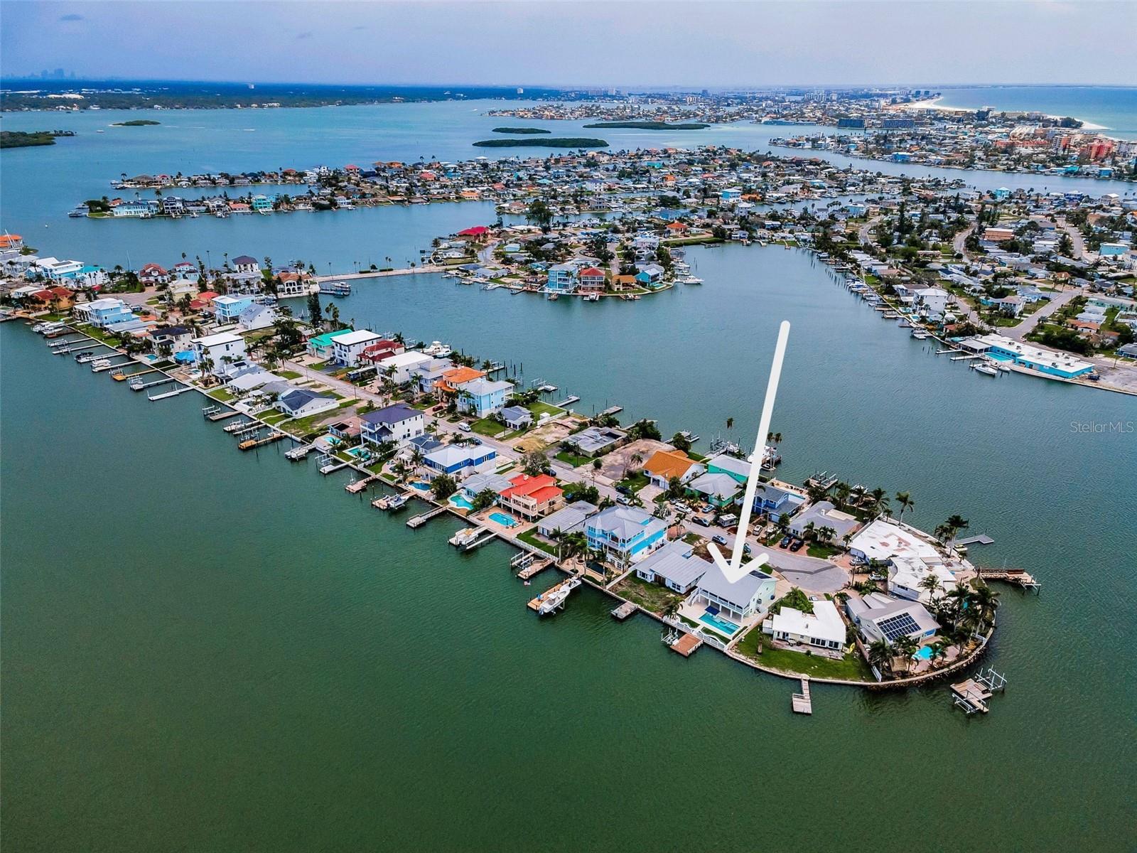 Listing photo id 2 for 804 Bay Point Drive