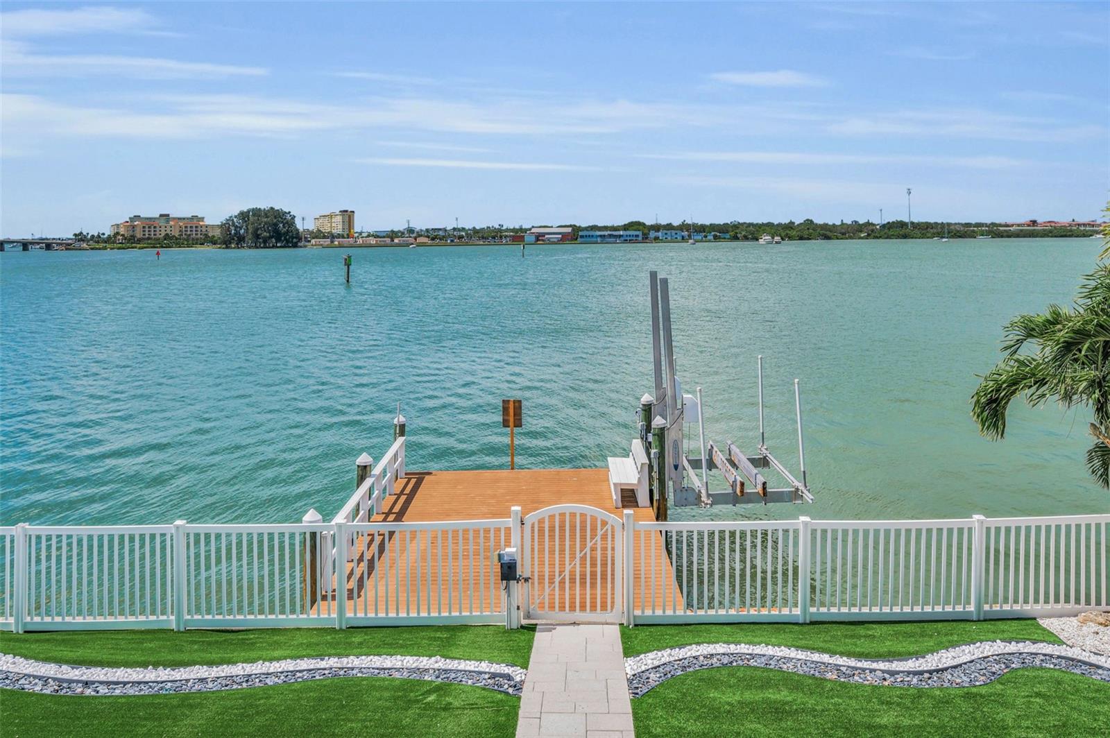 Listing photo id 38 for 804 Bay Point Drive