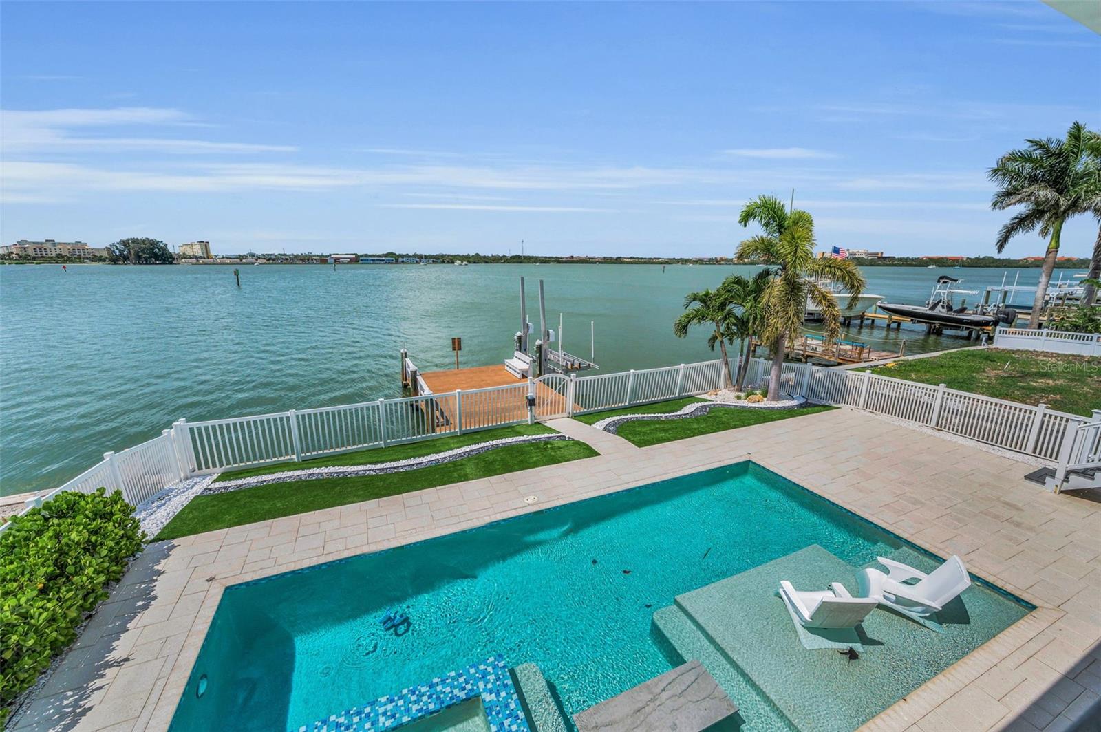 Listing photo id 39 for 804 Bay Point Drive
