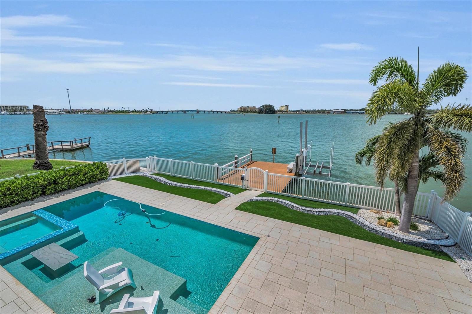 Listing photo id 40 for 804 Bay Point Drive