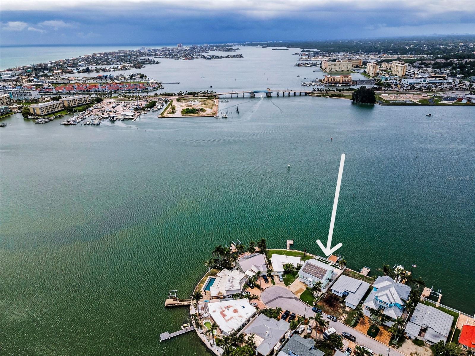Listing photo id 3 for 804 Bay Point Drive