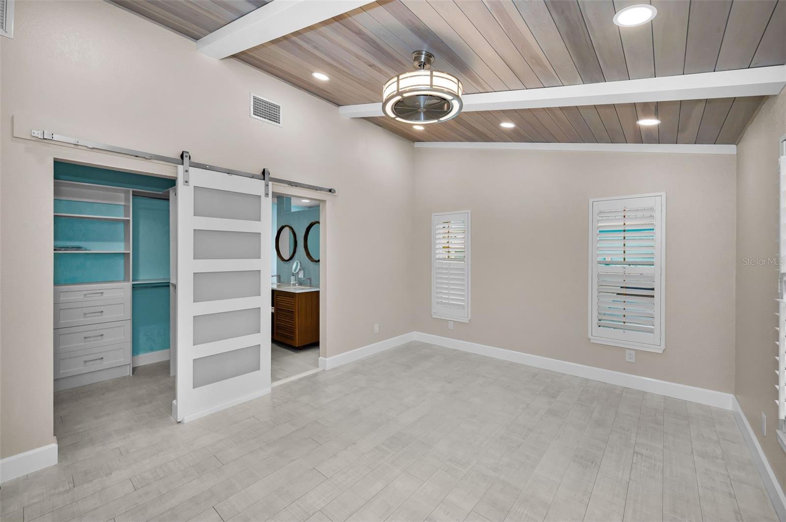 Listing photo id 51 for 804 Bay Point Drive