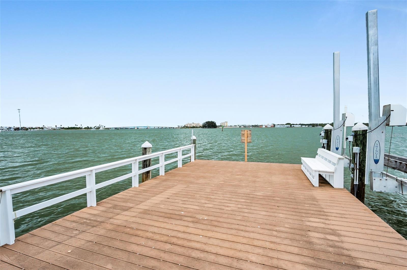 Listing photo id 78 for 804 Bay Point Drive