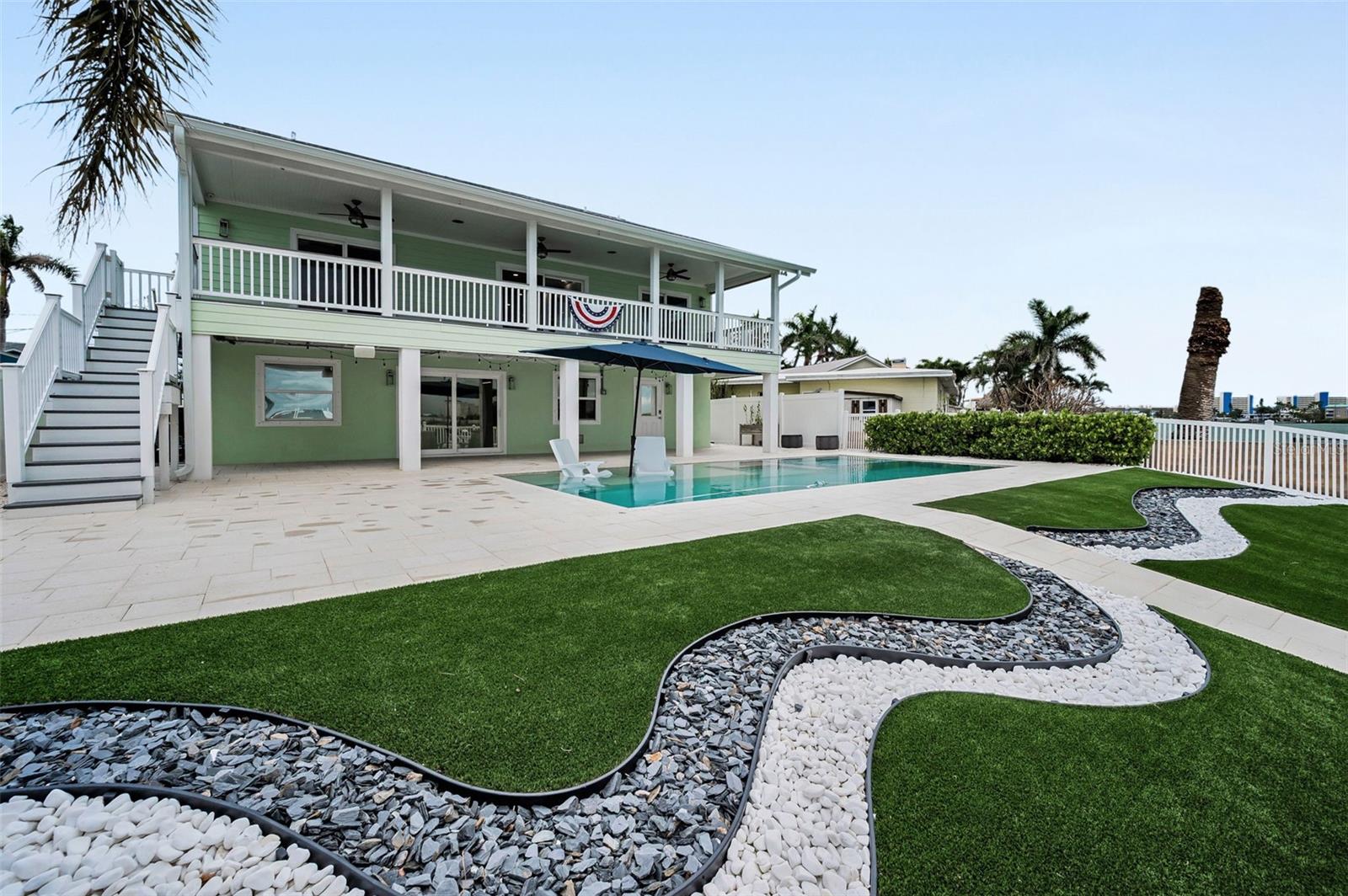 Listing photo id 82 for 804 Bay Point Drive