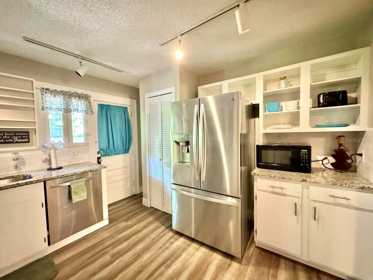 Image 11 of 24 For 6601 Navin Avenue
