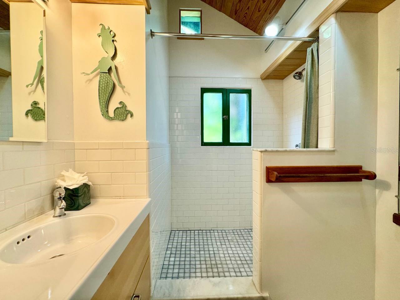 Image 17 of 24 For 6601 Navin Avenue