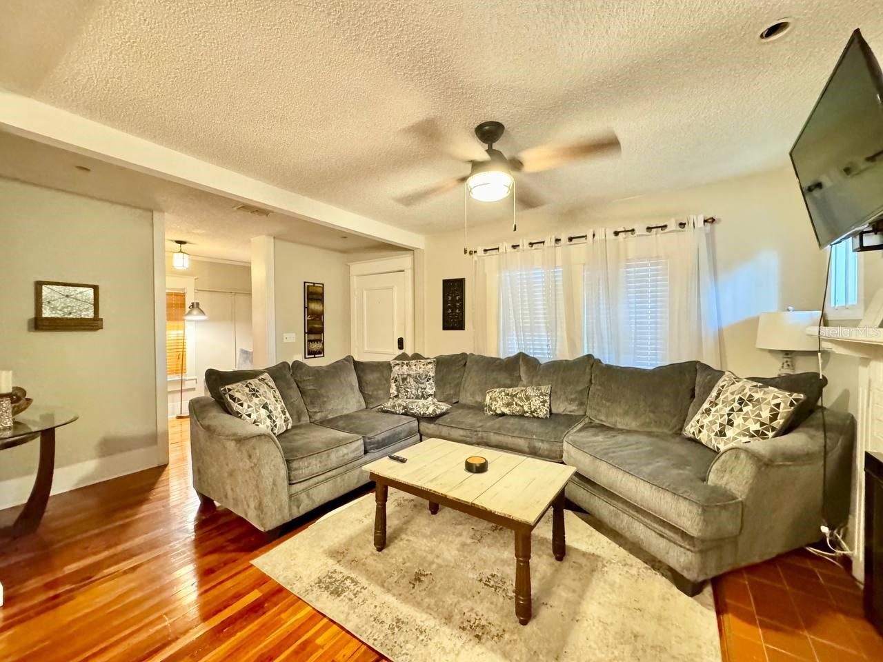 Image 4 of 24 For 6601 Navin Avenue
