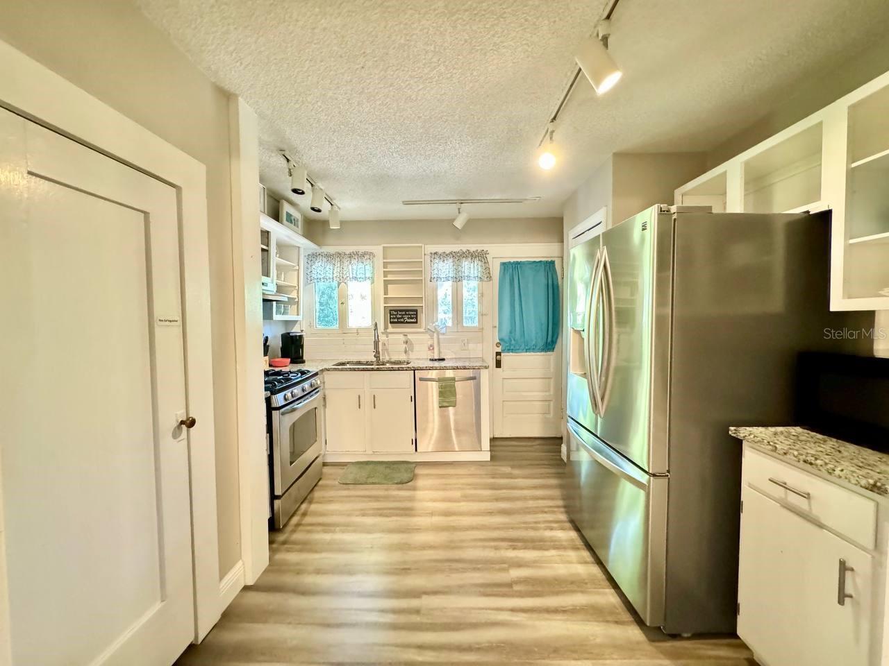 Image 7 of 24 For 6601 Navin Avenue