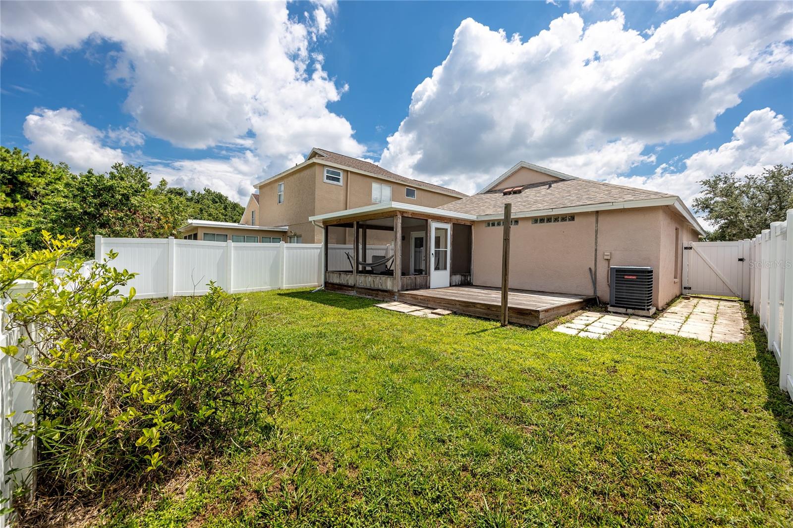 Image 30 of 34 For 13133 Carrollwood Creek Drive