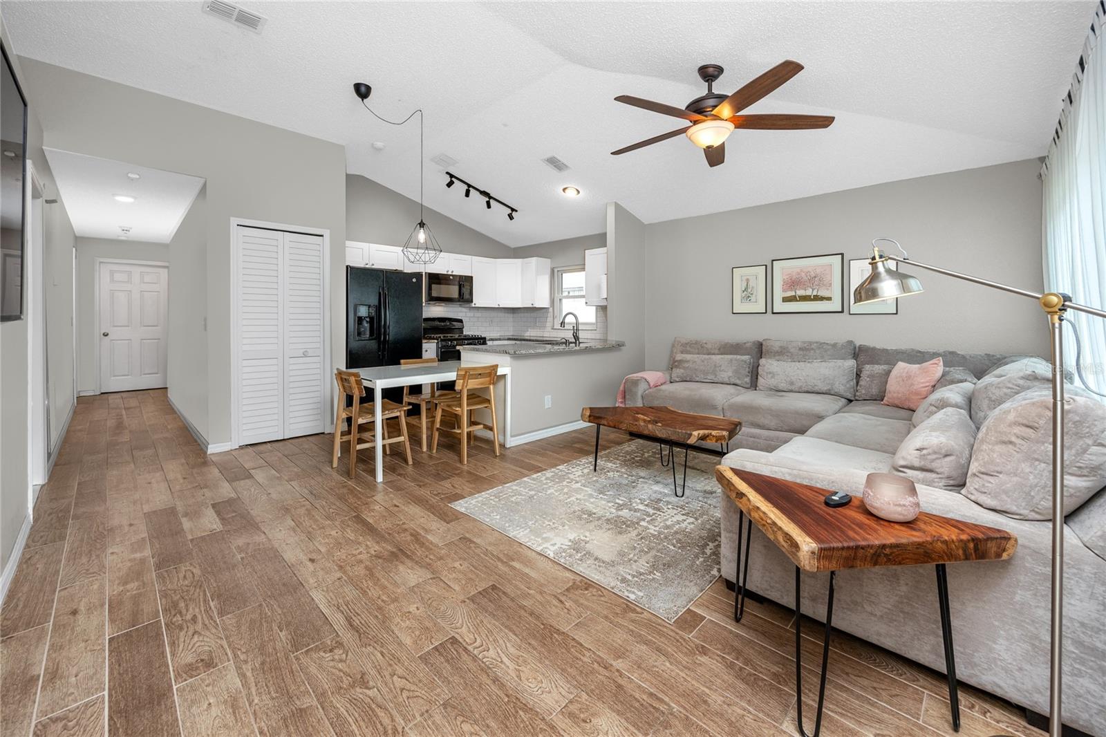 Image 5 of 34 For 13133 Carrollwood Creek Drive