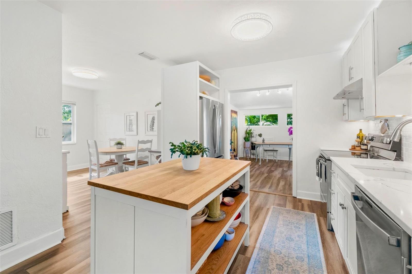 Image 7 of 20 For 10828 57th Avenue