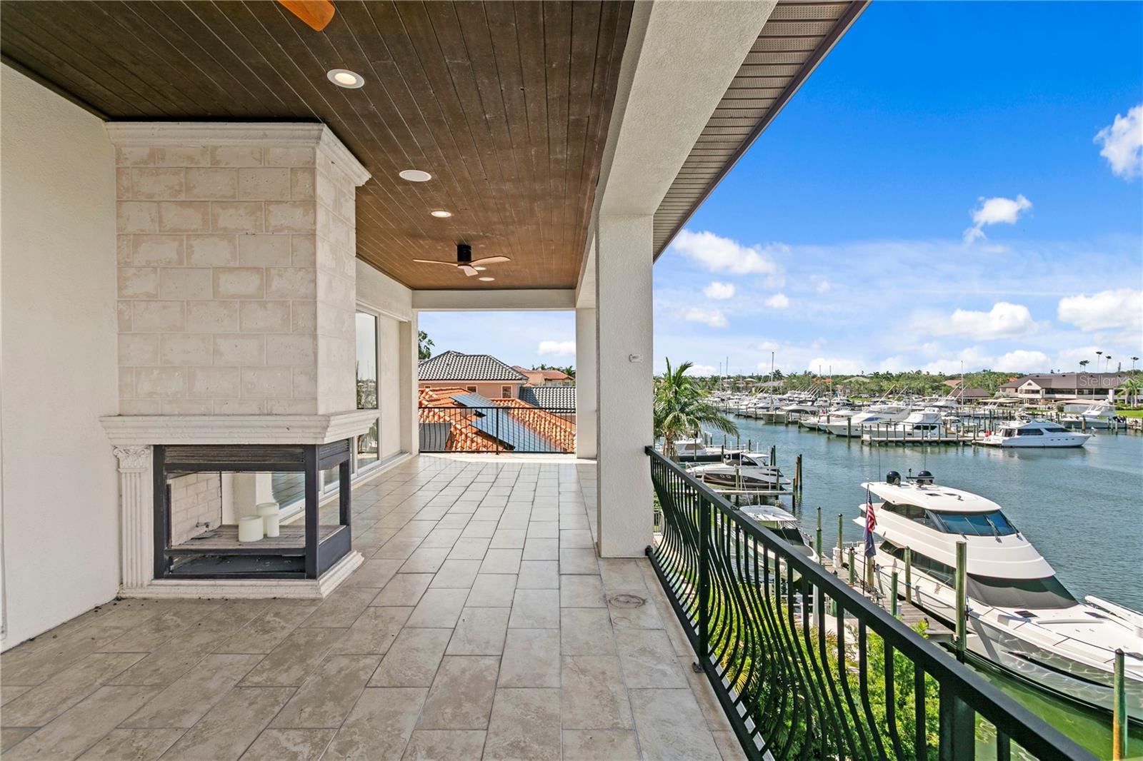 Image 32 of 67 For 6109 Pasadena Point Boulevard S