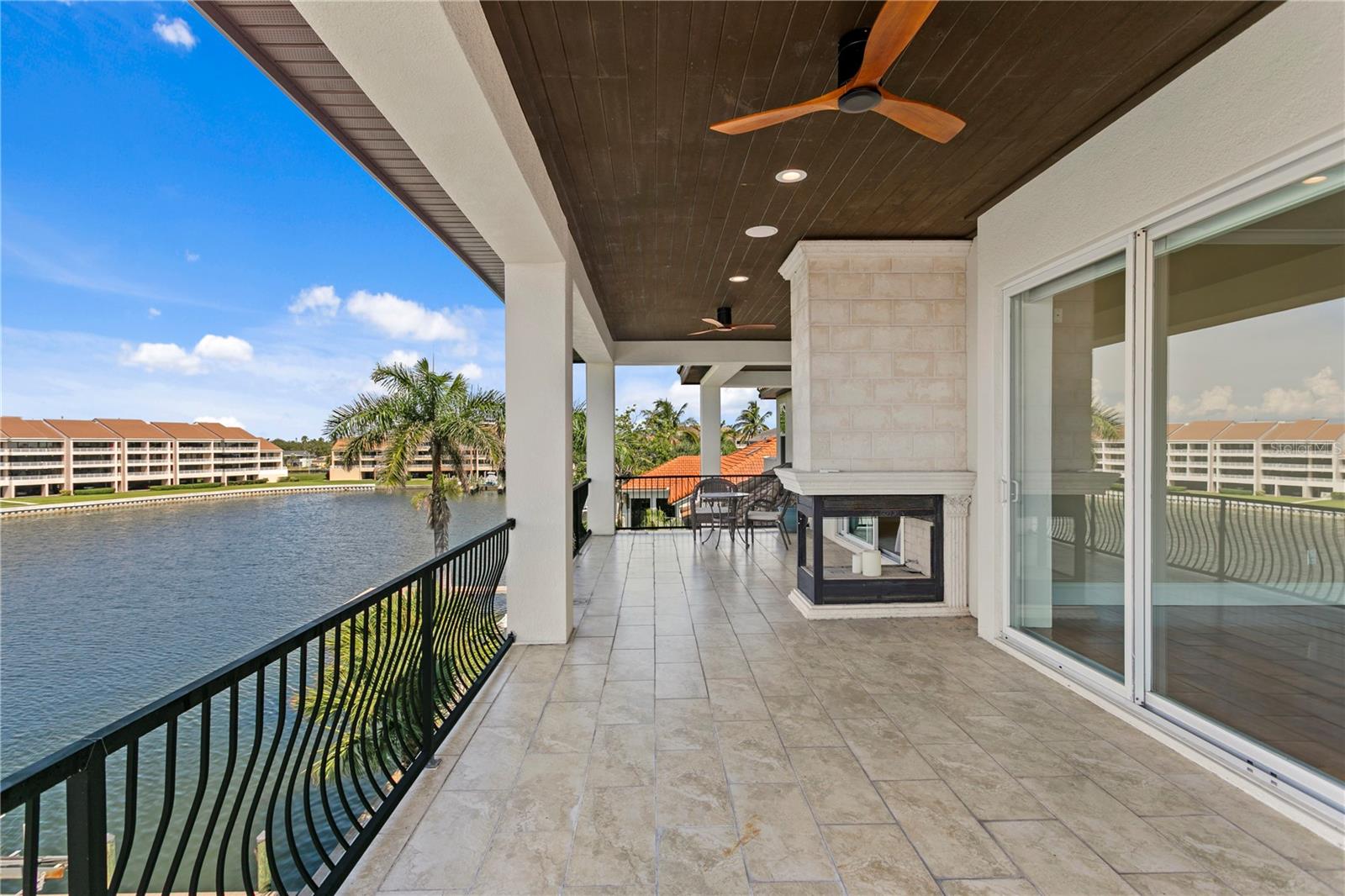 Image 33 of 67 For 6109 Pasadena Point Boulevard S