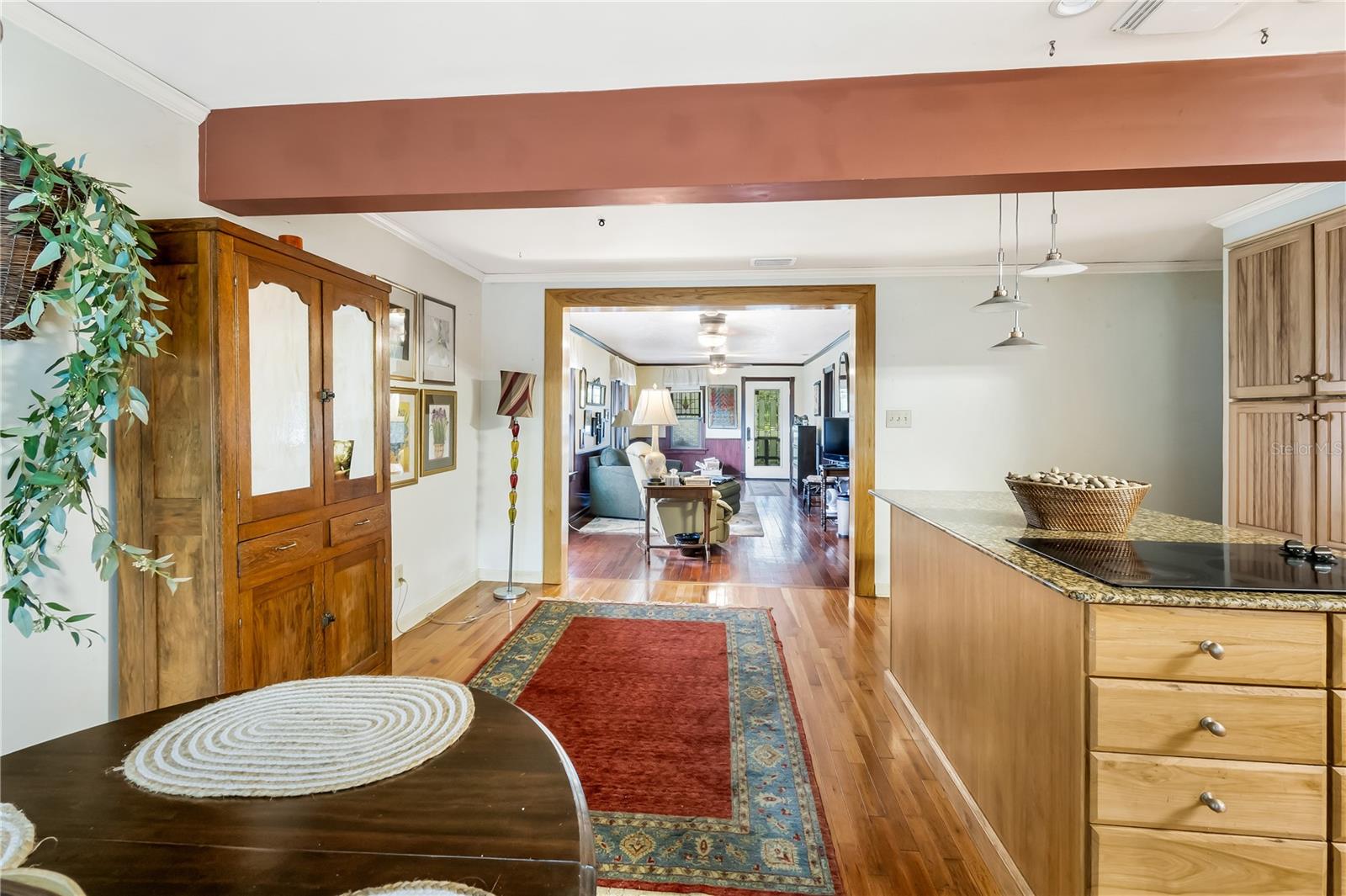 Image 16 of 44 For 178 11th Street Sw