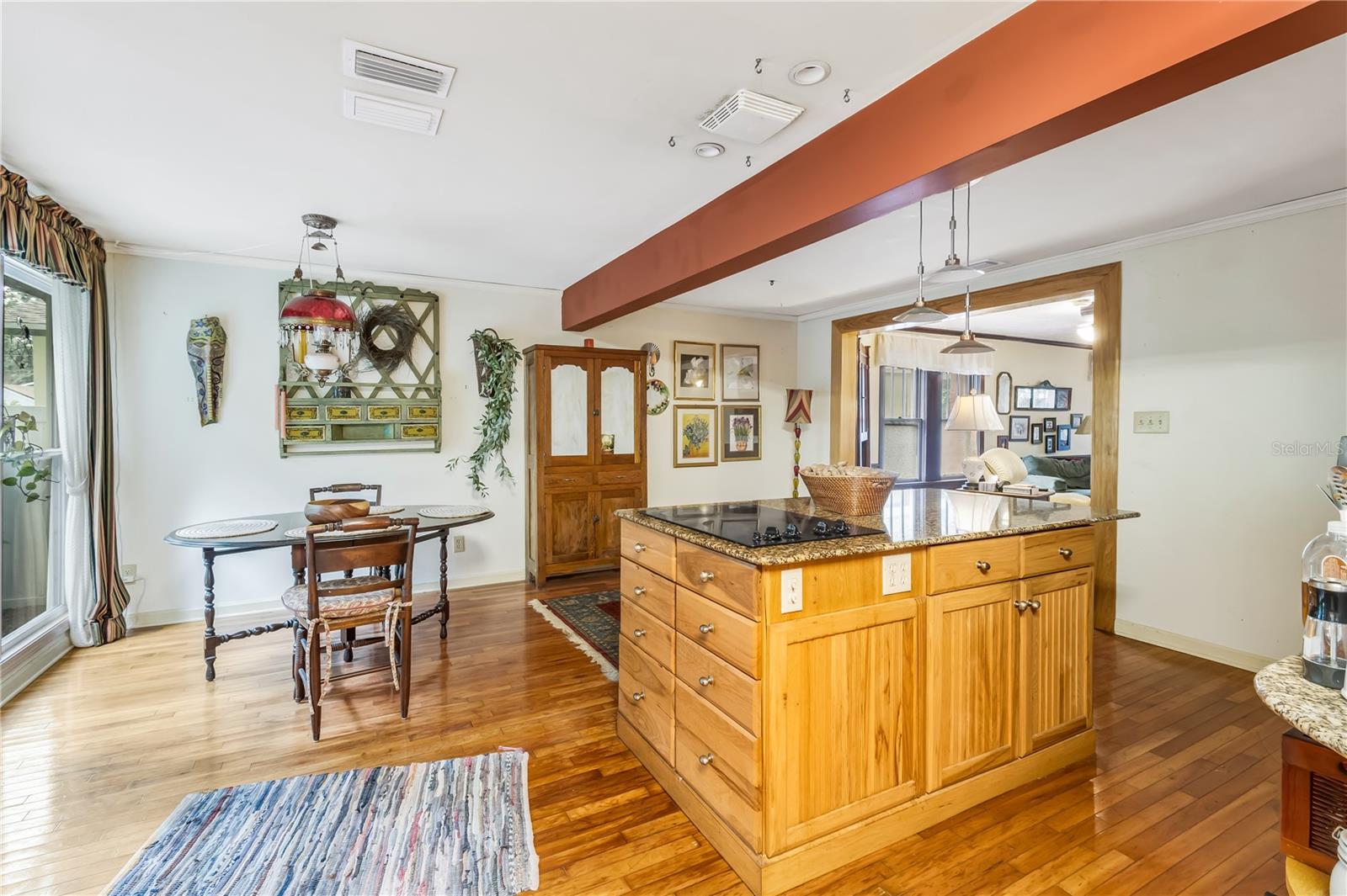 Image 21 of 44 For 178 11th Street Sw