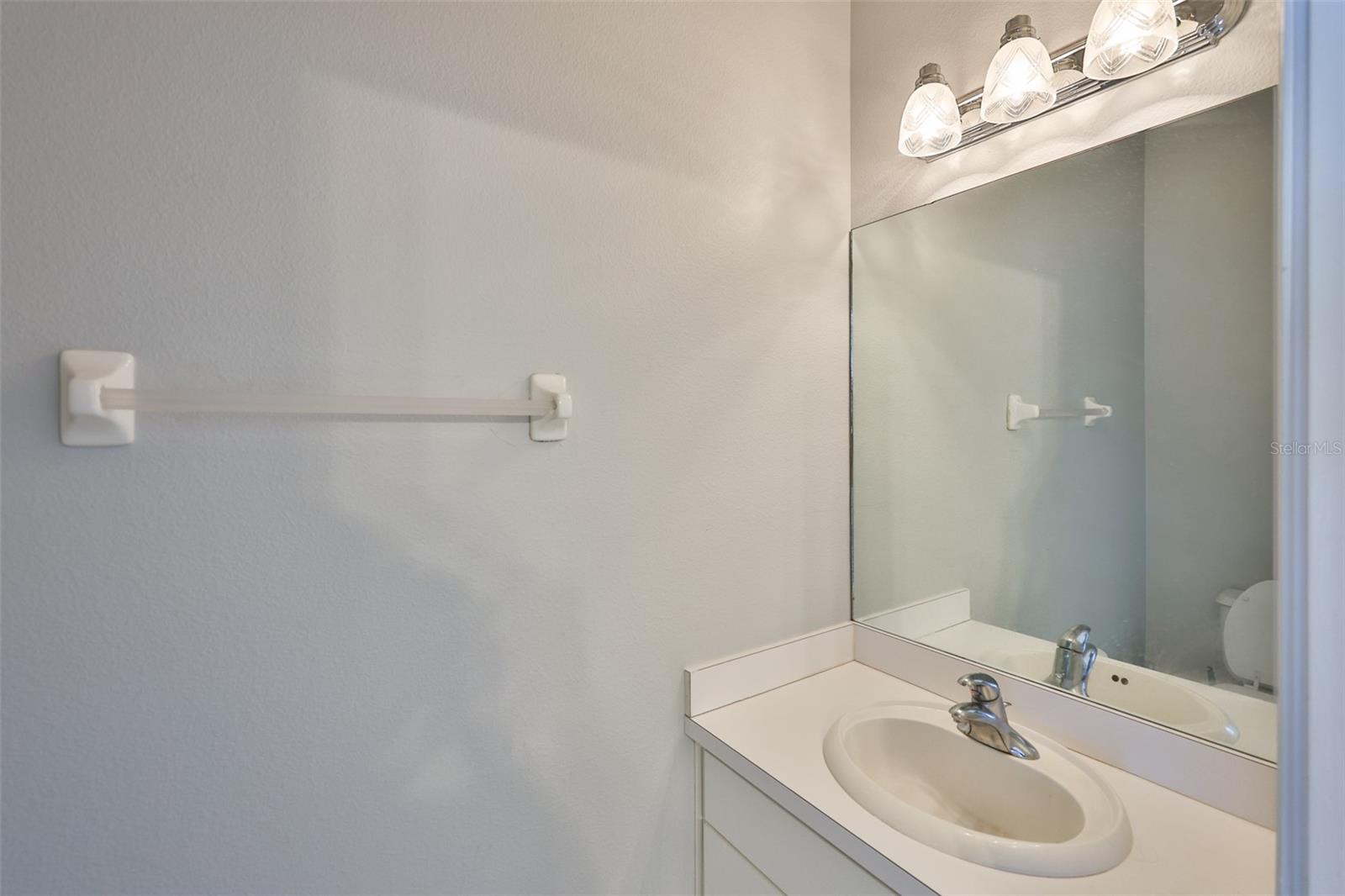Listing photo id 16 for 12950 Kings Crossing Drive