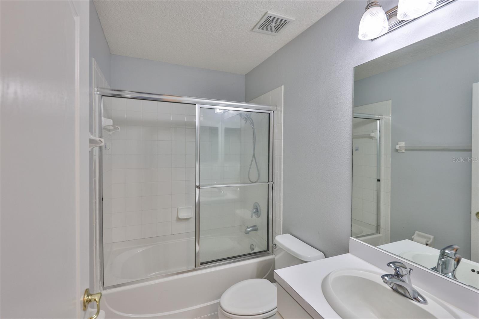 Listing photo id 18 for 12950 Kings Crossing Drive