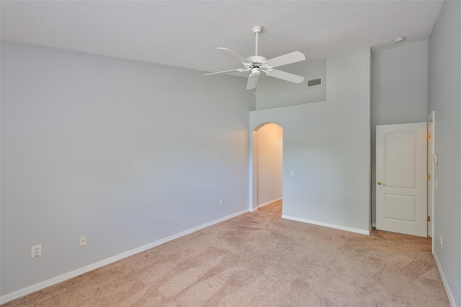Listing photo id 21 for 12950 Kings Crossing Drive