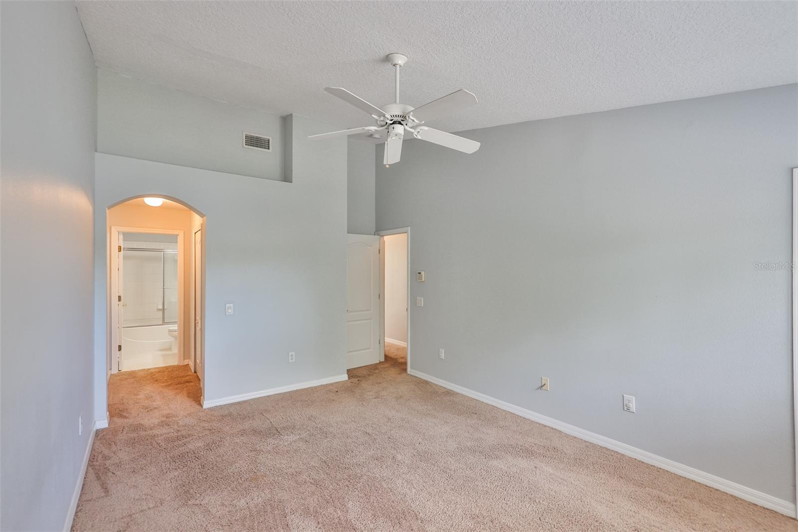 Listing photo id 22 for 12950 Kings Crossing Drive