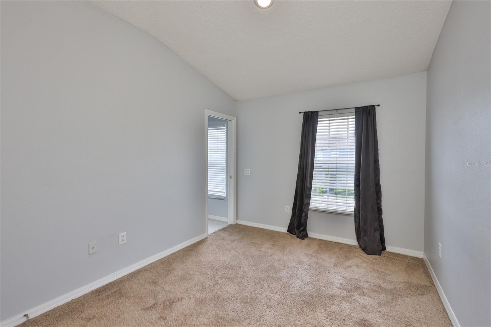 Listing photo id 23 for 12950 Kings Crossing Drive