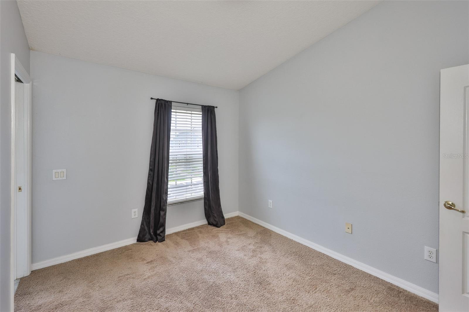 Listing photo id 24 for 12950 Kings Crossing Drive