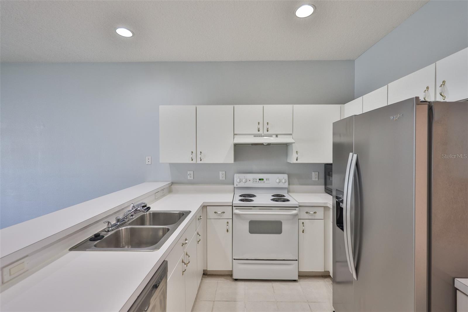 Listing photo id 1 for 12950 Kings Crossing Drive