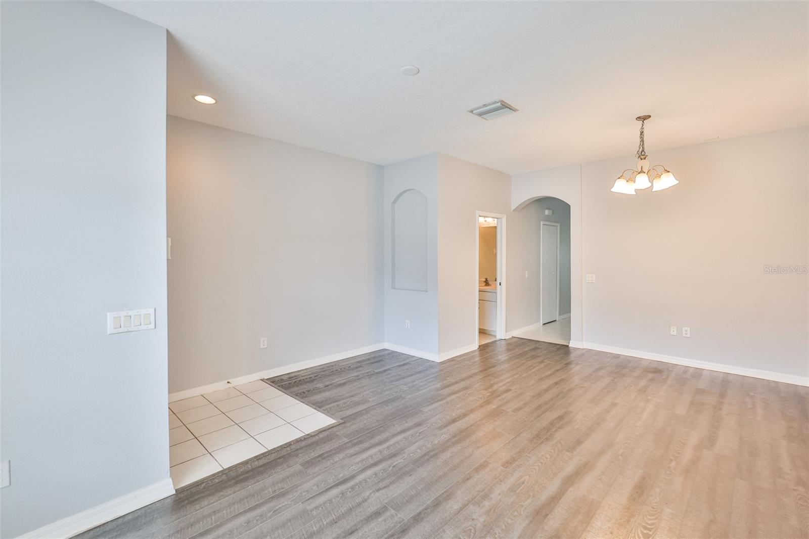 Listing photo id 5 for 12950 Kings Crossing Drive