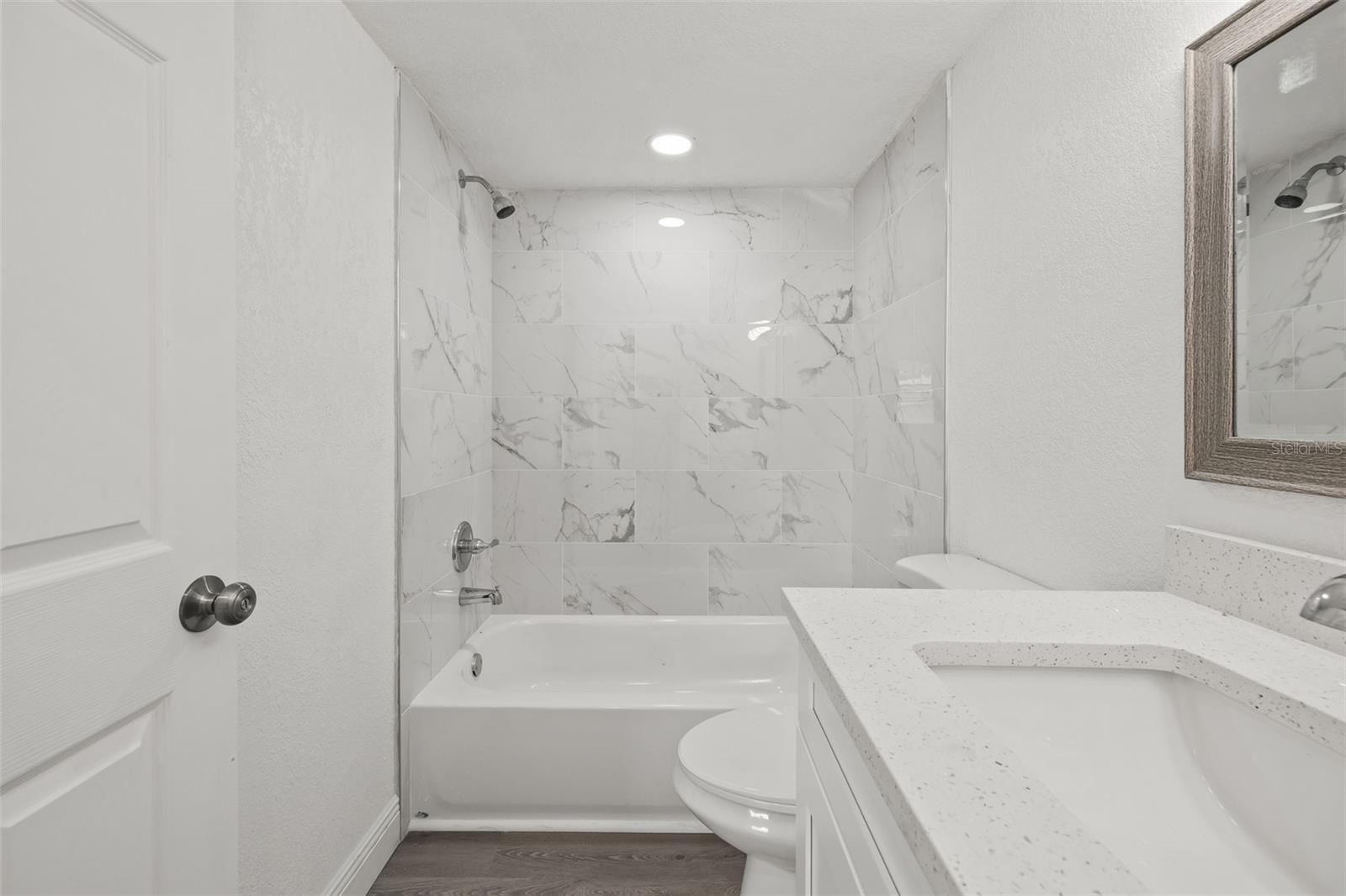 Listing photo id 16 for 8046 Norwich Drive