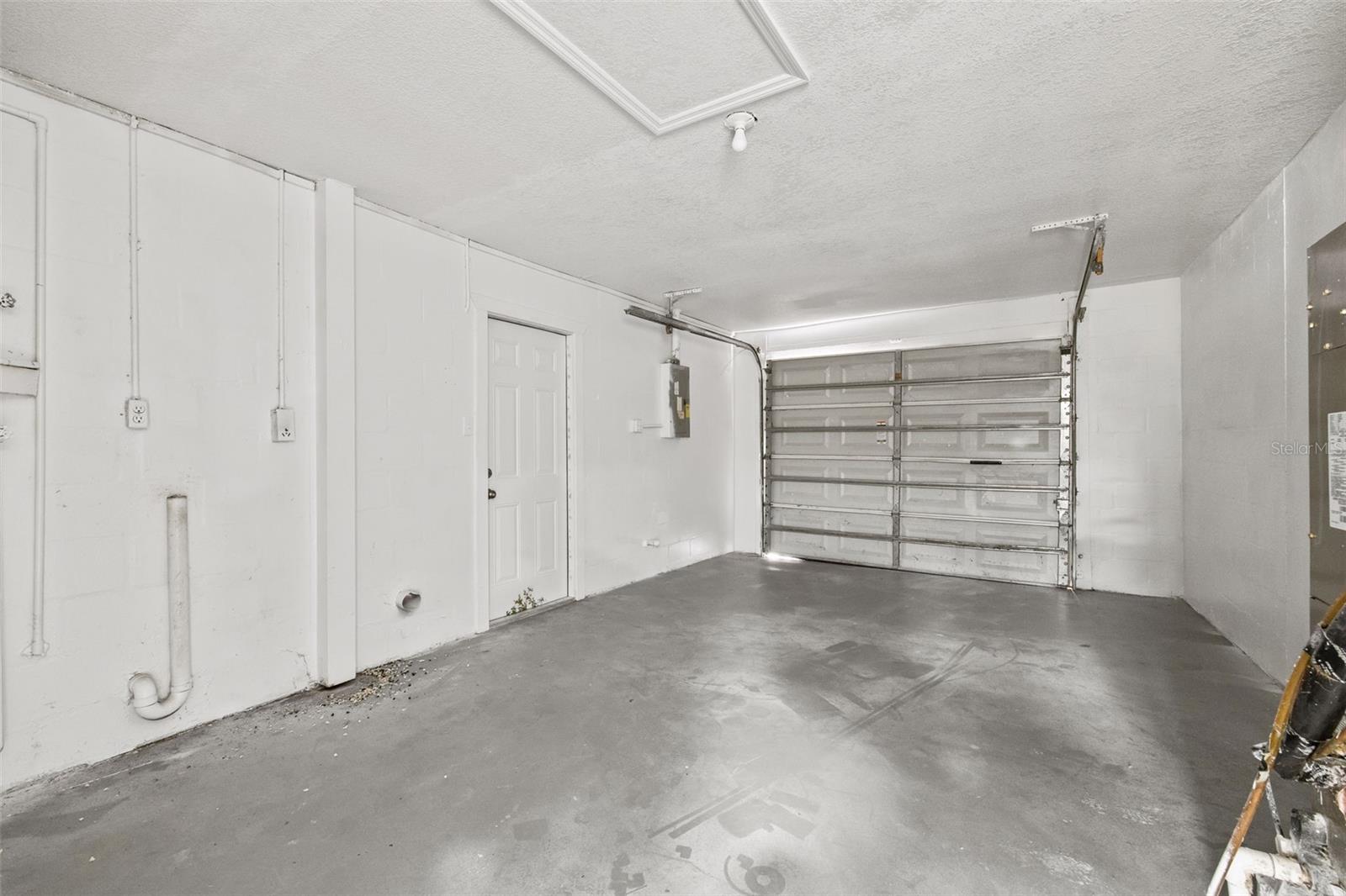 Listing photo id 21 for 8046 Norwich Drive