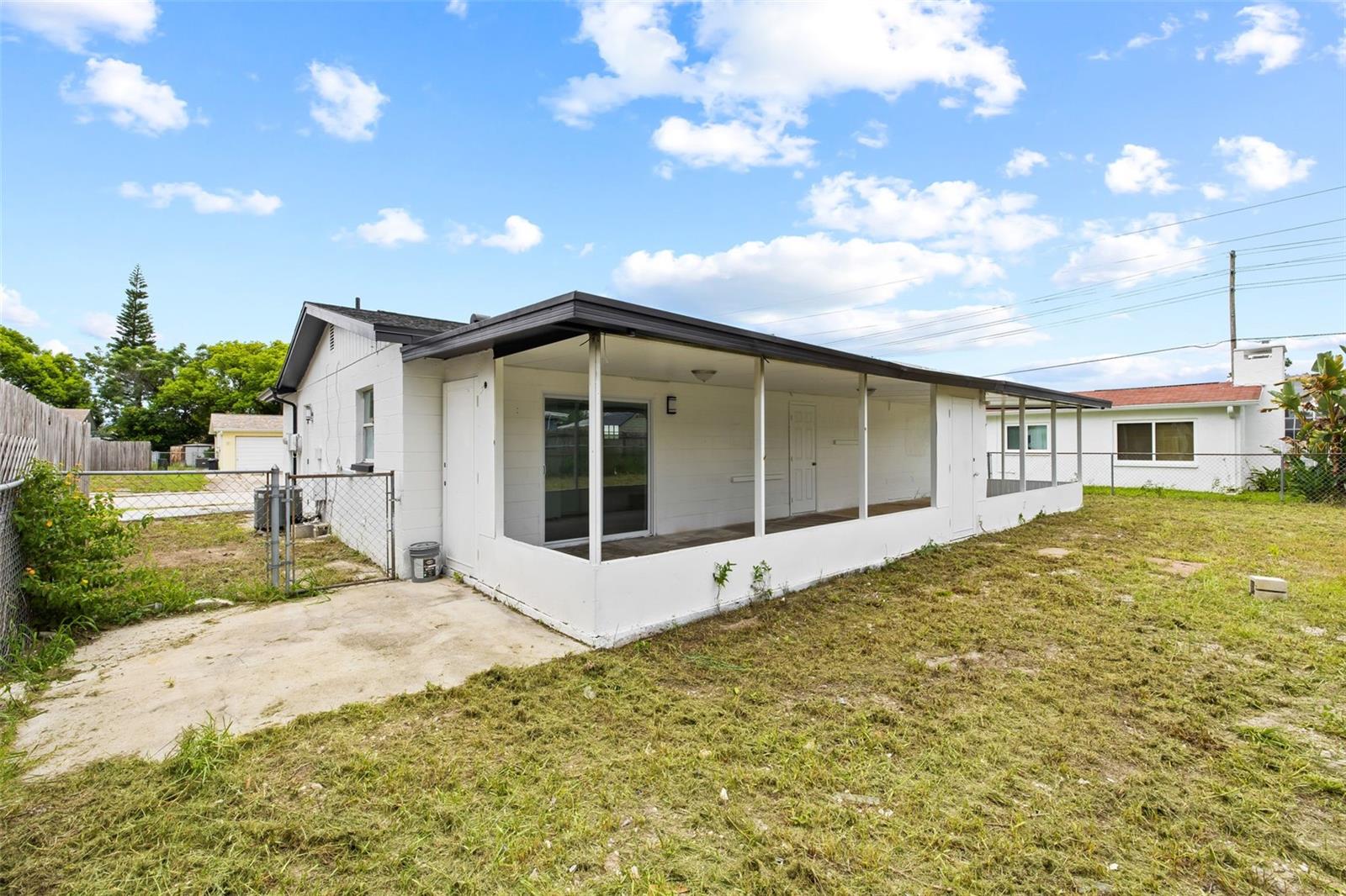 Listing photo id 25 for 8046 Norwich Drive