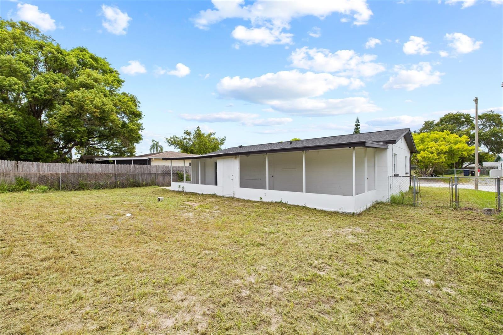 Listing photo id 26 for 8046 Norwich Drive