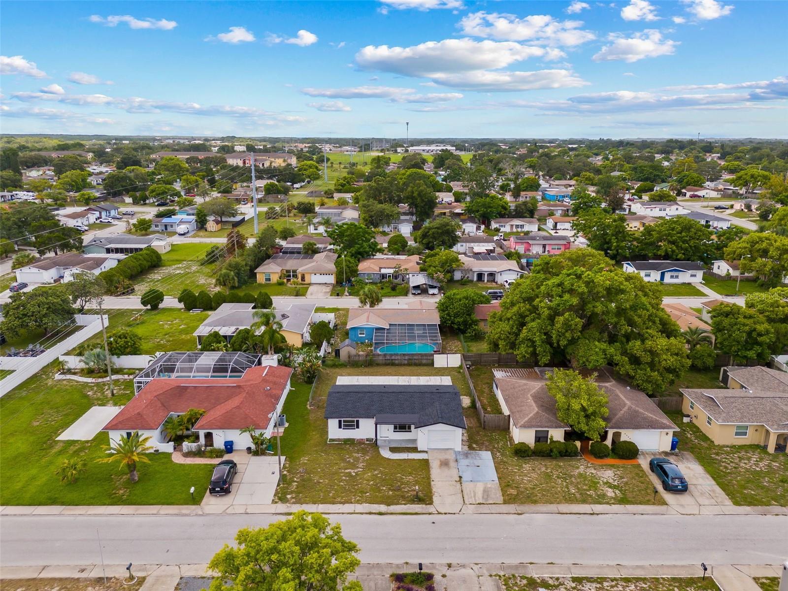 Listing photo id 28 for 8046 Norwich Drive