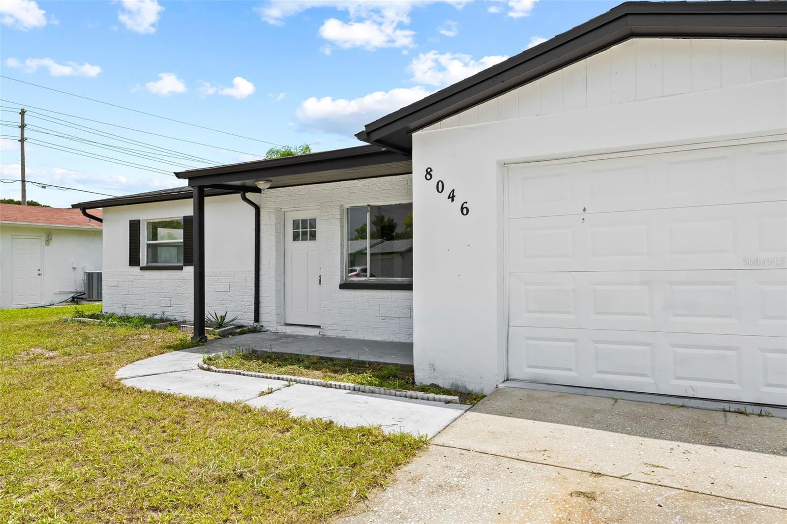 Listing photo id 3 for 8046 Norwich Drive