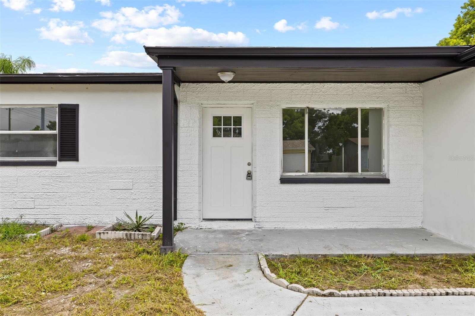 Listing photo id 4 for 8046 Norwich Drive