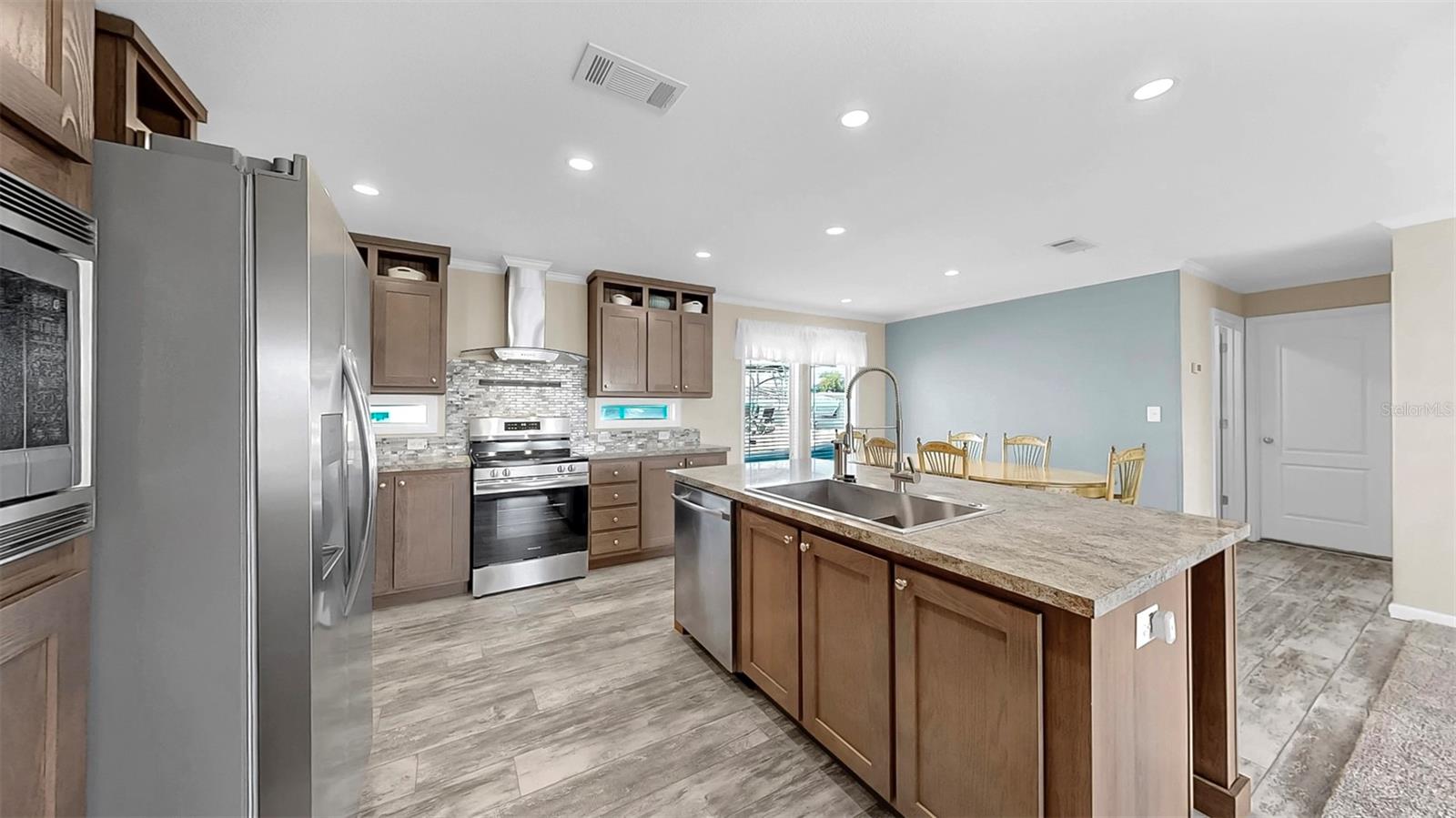 Image 12 of 44 For 420 49th Street E 64