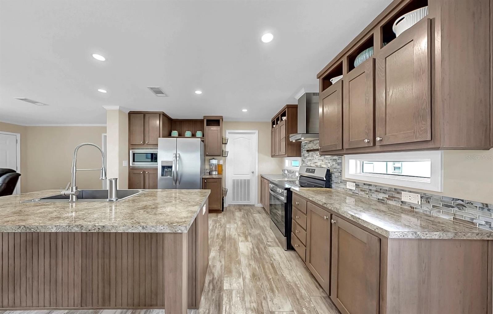 Image 13 of 44 For 420 49th Street E 64