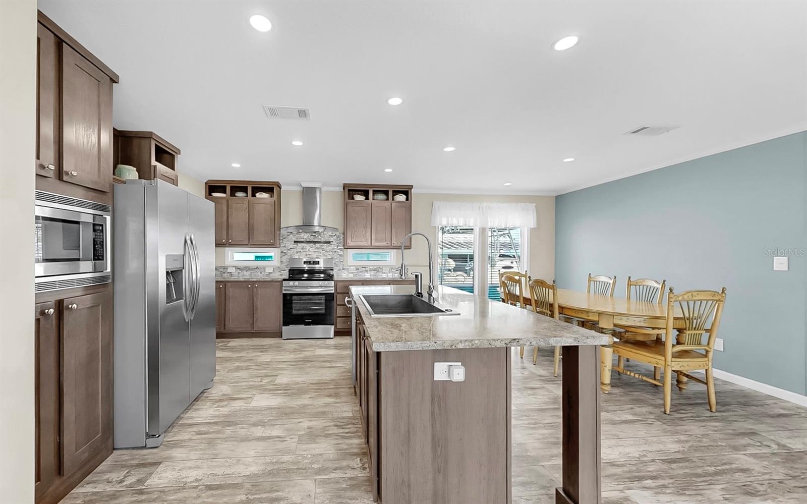 Image 16 of 44 For 420 49th Street E 64