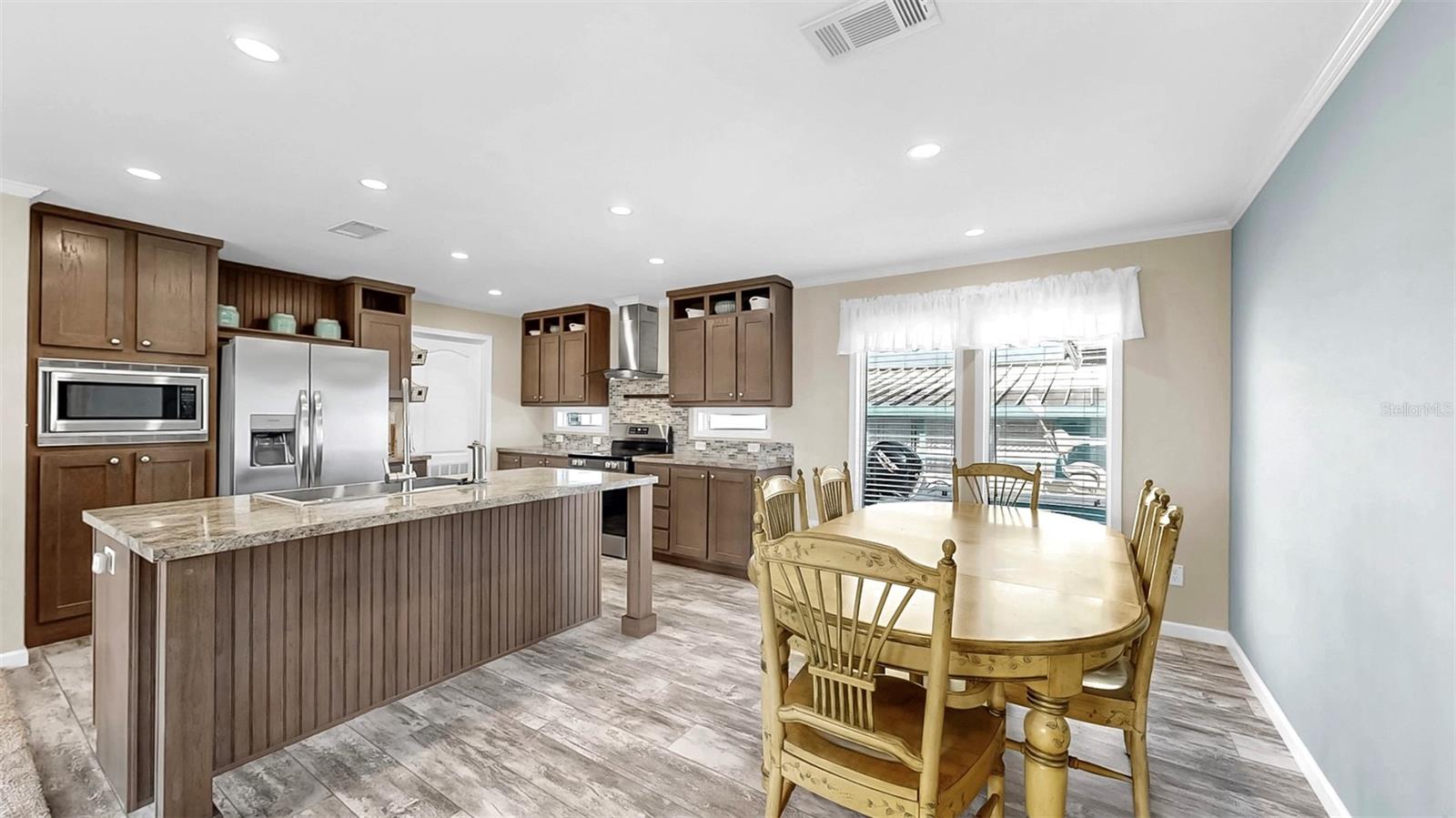 Image 17 of 44 For 420 49th Street E 64