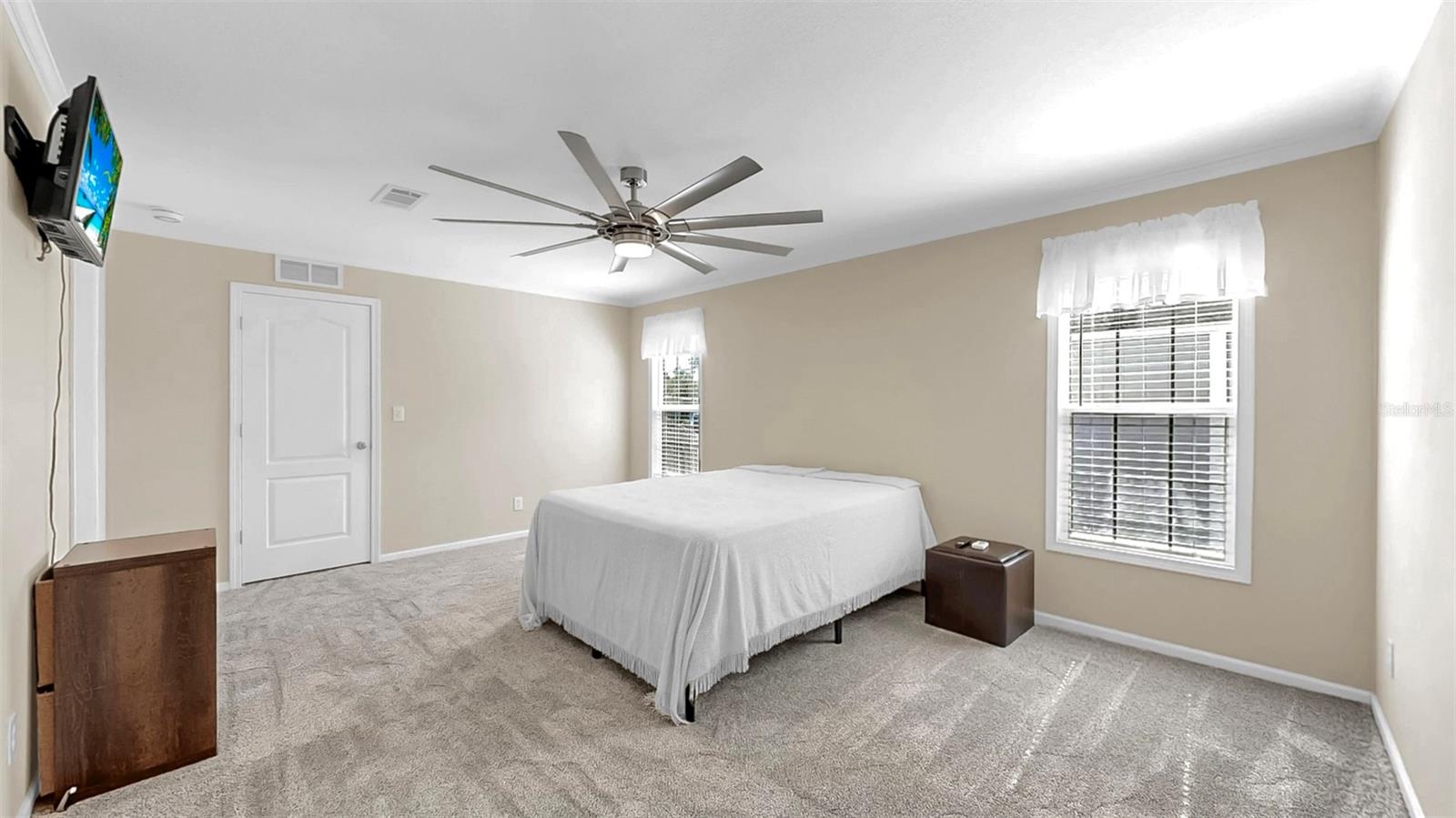 Image 21 of 44 For 420 49th Street E 64