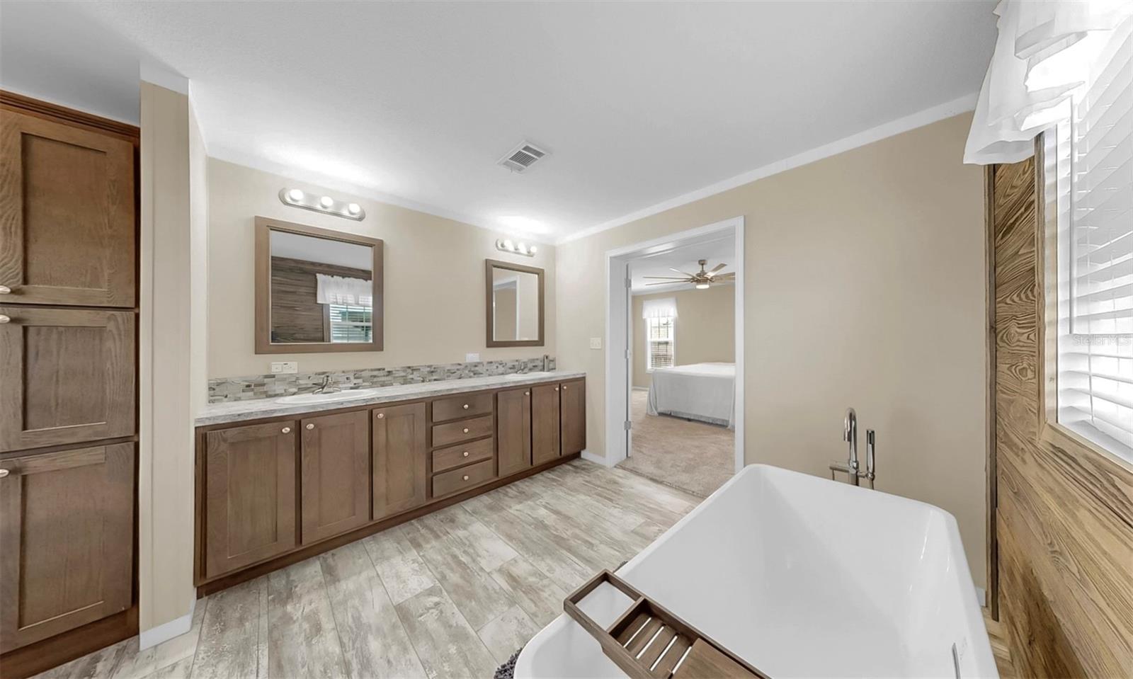 Image 23 of 44 For 420 49th Street E 64