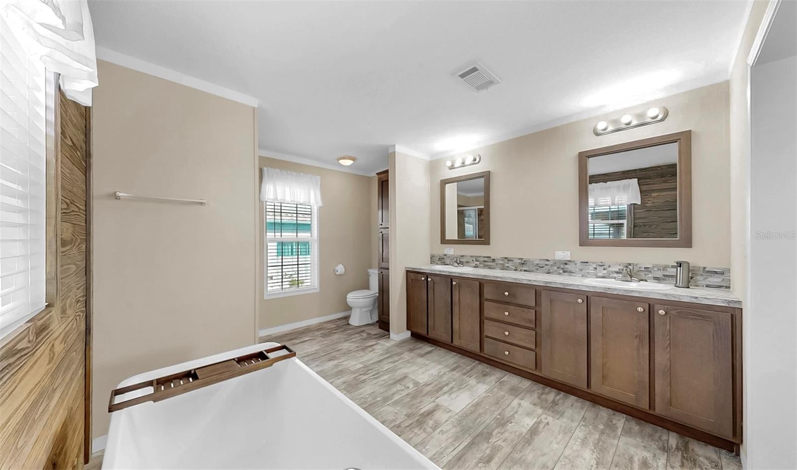 Image 24 of 44 For 420 49th Street E 64
