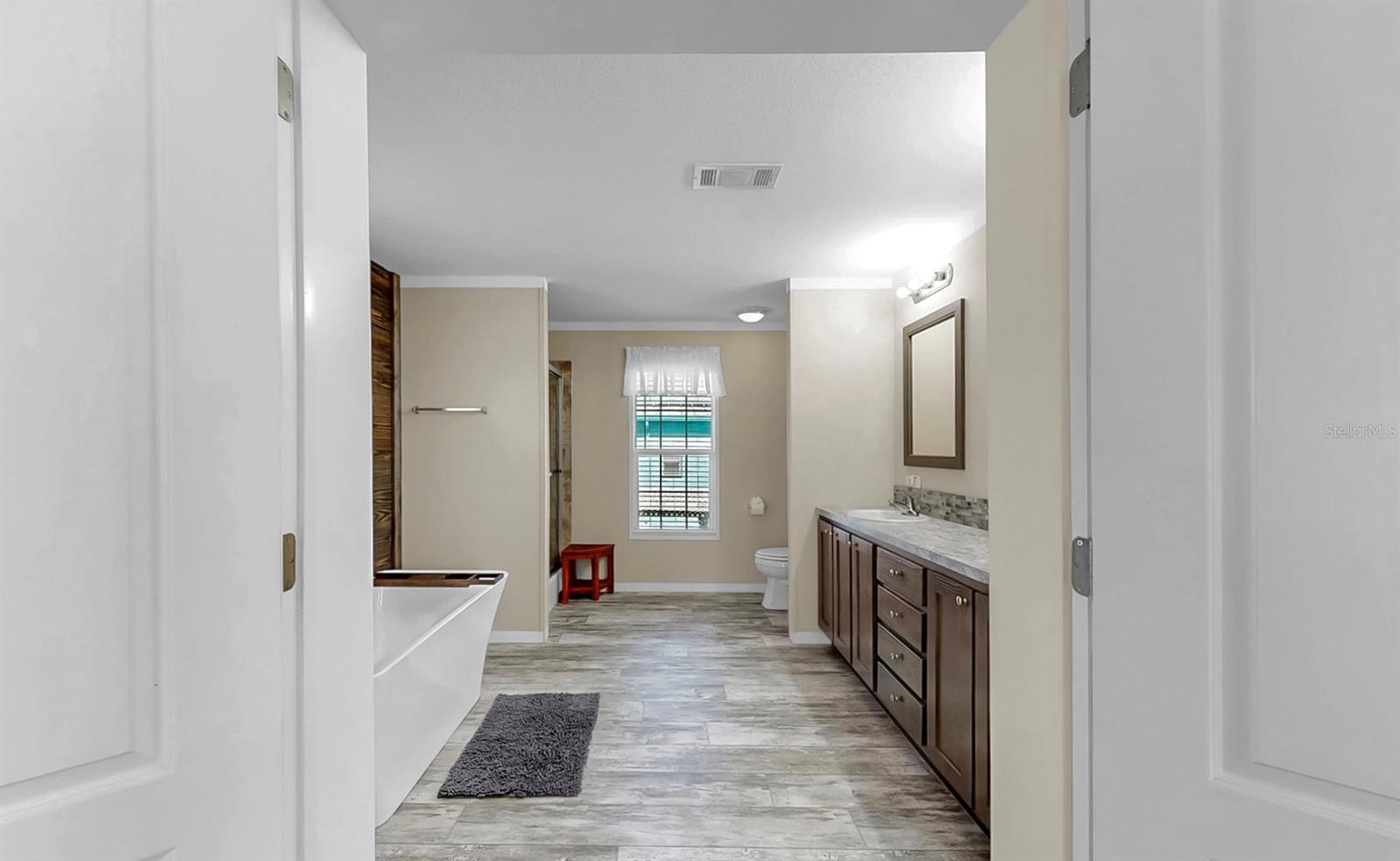 Image 25 of 44 For 420 49th Street E 64