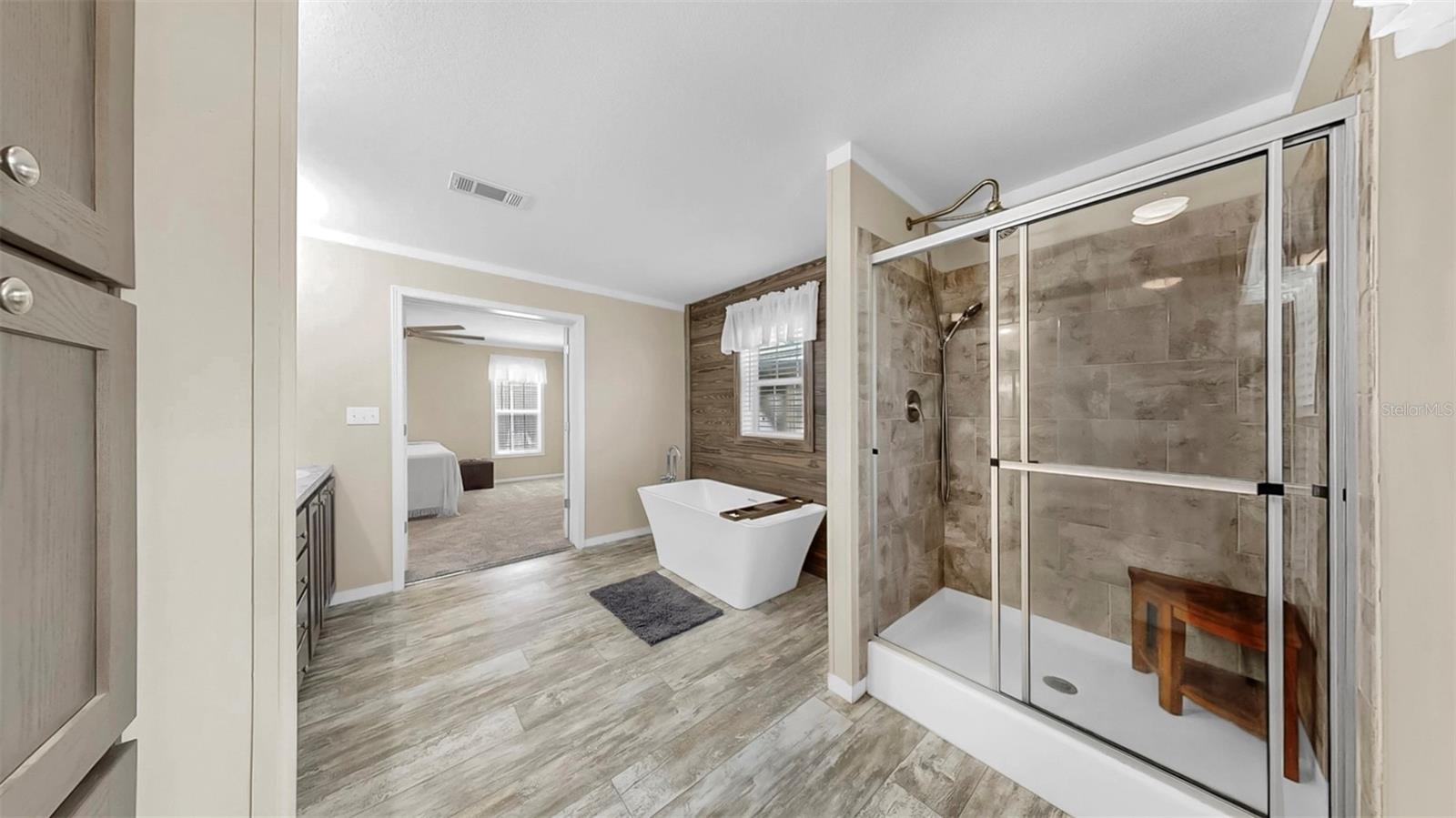 Image 26 of 44 For 420 49th Street E 64