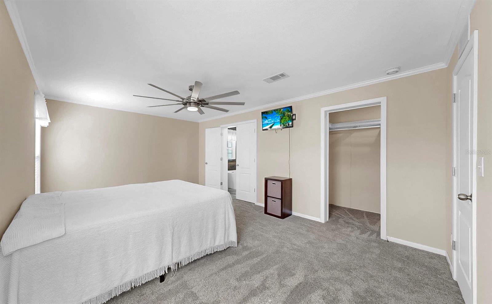 Image 4 of 44 For 420 49th Street E 64