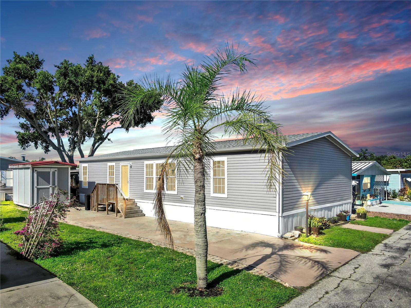 Image 6 of 44 For 420 49th Street E 64
