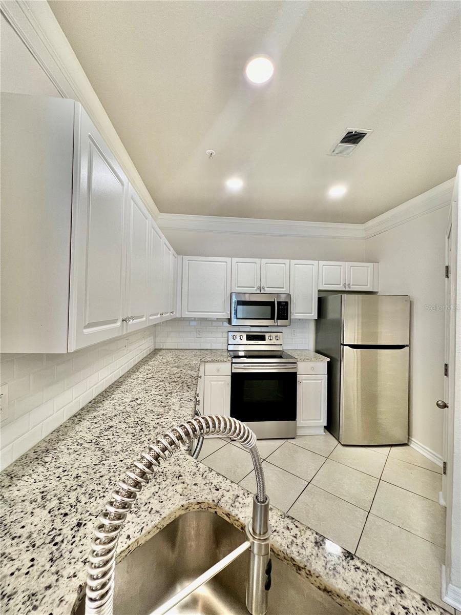 Image 7 of 33 For 4345 Bayside Village Drive 102