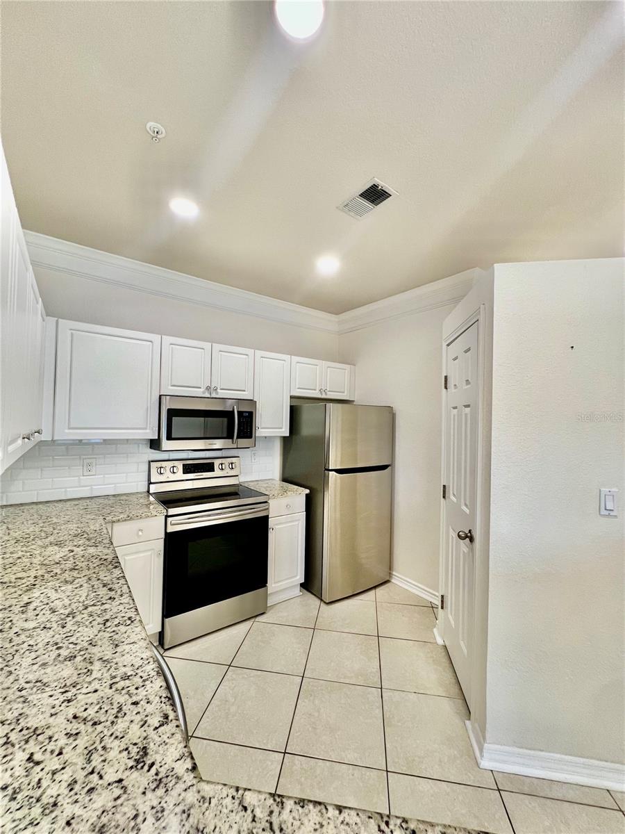 Image 8 of 33 For 4345 Bayside Village Drive 102